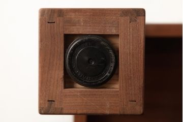 中古　CONDE HOUSE(カンディハウス)　ウォールナット材　象嵌細工が施されたモダンなローテーブル(リビングテーブル、サイドテーブル、座卓)(R-038998)