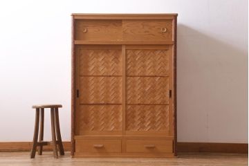 中古　民芸家具　網代引戸　杉材・桜皮　優雅な和の時間を演出する置水屋(茶水屋、茶道具、戸棚)(R-039004)