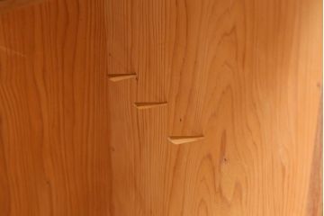 中古　民芸家具　網代引戸　杉材・桜皮　優雅な和の時間を演出する置水屋(茶水屋、茶道具、戸棚)(R-039004)