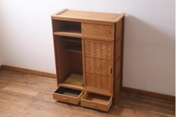 中古　民芸家具　網代引戸　杉材・桜皮　優雅な和の時間を演出する置水屋(茶水屋、茶道具、戸棚)(R-039004)