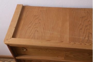 中古　民芸家具　網代引戸　杉材・桜皮　優雅な和の時間を演出する置水屋(茶水屋、茶道具、戸棚)(R-039004)