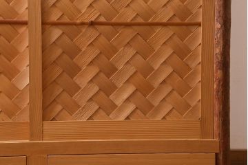中古　民芸家具　網代引戸　杉材・桜皮　優雅な和の時間を演出する置水屋(茶水屋、茶道具、戸棚)(R-039004)