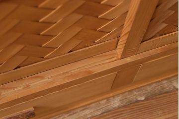 中古　民芸家具　網代引戸　杉材・桜皮　優雅な和の時間を演出する置水屋(茶水屋、茶道具、戸棚)(R-039004)