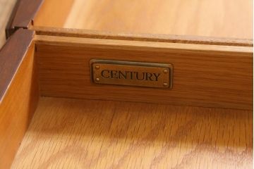中古　アメリカ製　センチュリー社(CENTURY)　クラシカルなデザインのサイドテーブル(ナイトテーブル、サイドチェスト)(定価約40万円)(R-039006)
