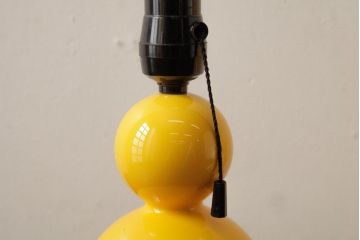 レトロ照明　松下電工(ナショナル)　花柄シェードが可愛らしいイエローのテーブルランプ(卓上ランプ、スタンドライト)(R-039008)