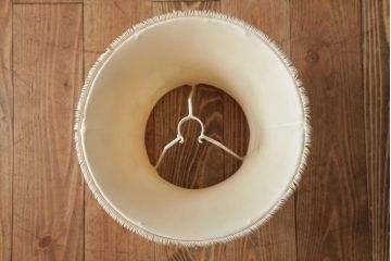 レトロ照明　松下電工(ナショナル)　花柄シェードが可愛らしいイエローのテーブルランプ(卓上ランプ、スタンドライト)(R-039008)