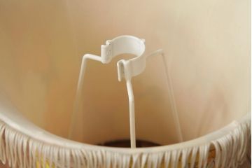 レトロ照明　松下電工(ナショナル)　花柄シェードが可愛らしいイエローのテーブルランプ(卓上ランプ、スタンドライト)(R-039008)