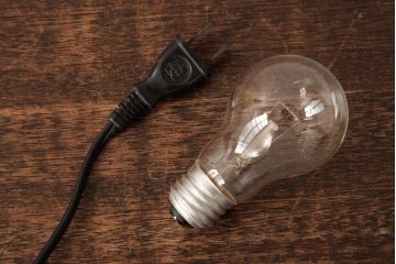 レトロ照明　松下電工(ナショナル)　花柄シェードが可愛らしいイエローのテーブルランプ(卓上ランプ、スタンドライト)(R-039008)