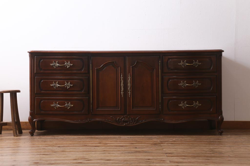 中古　アメリカ製　センチュリー(CENTURY)　クラシカルなデザインが高級感漂うチェスト(ドレッサー、引き出し)(定価約140万円)(R-039012)