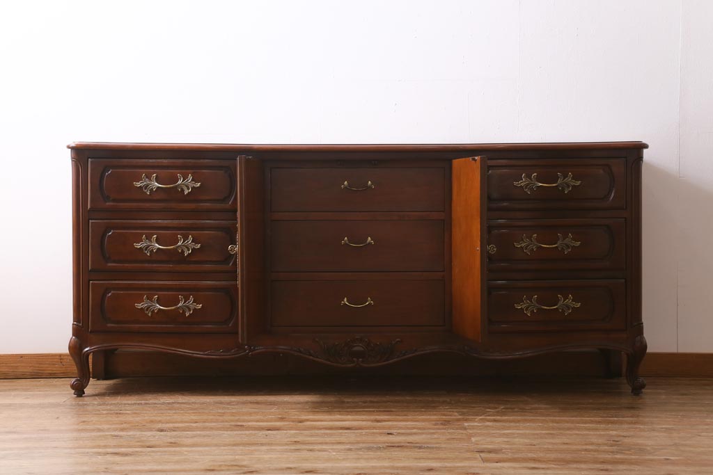 中古　アメリカ製　センチュリー(CENTURY)　クラシカルなデザインが高級感漂うチェスト(ドレッサー、引き出し)(定価約140万円)(R-039012)