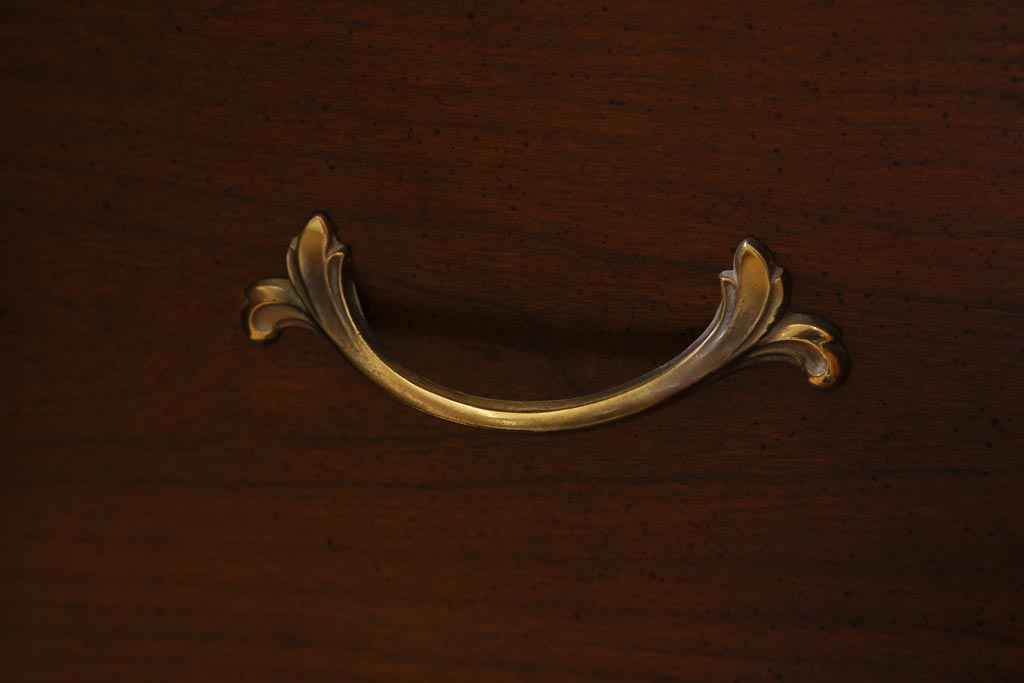 中古　アメリカ製　センチュリー(CENTURY)　クラシカルなデザインが高級感漂うチェスト(ドレッサー、引き出し)(定価約140万円)(R-039012)