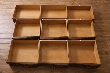 中古　アメリカ製　センチュリー(CENTURY)　クラシカルなデザインが高級感漂うチェスト(ドレッサー、引き出し)(定価約140万円)(R-039012)