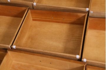 中古　アメリカ製　センチュリー(CENTURY)　クラシカルなデザインが高級感漂うチェスト(ドレッサー、引き出し)(定価約140万円)(R-039012)