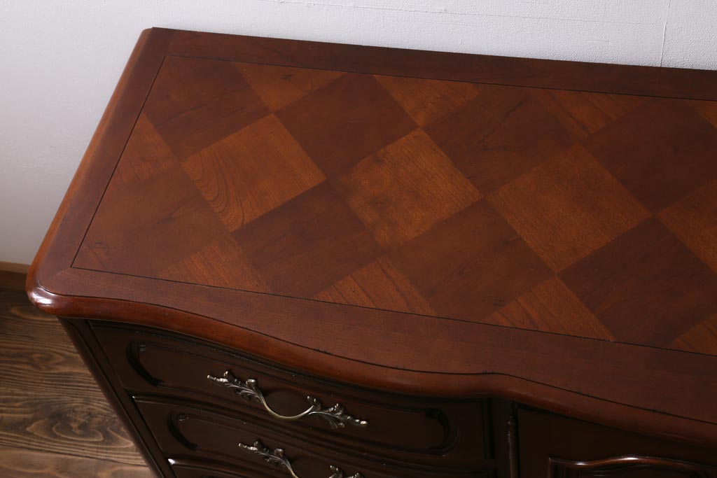 中古　アメリカ製　センチュリー(CENTURY)　クラシカルなデザインが高級感漂うチェスト(ドレッサー、引き出し)(定価約140万円)(R-039012)