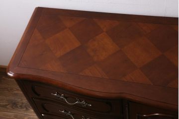 中古　アメリカ製　センチュリー(CENTURY)　クラシカルなデザインが高級感漂うチェスト(ドレッサー、引き出し)(定価約140万円)(R-039012)