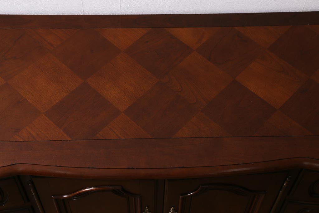 中古　アメリカ製　センチュリー(CENTURY)　クラシカルなデザインが高級感漂うチェスト(ドレッサー、引き出し)(定価約140万円)(R-039012)