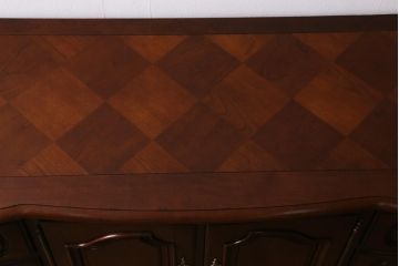 中古　アメリカ製　センチュリー(CENTURY)　クラシカルなデザインが高級感漂うチェスト(ドレッサー、引き出し)(定価約140万円)(R-039012)