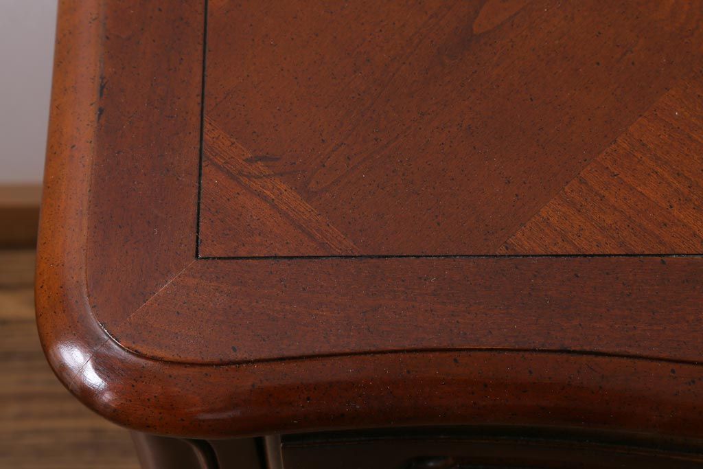 中古　アメリカ製　センチュリー(CENTURY)　クラシカルなデザインが高級感漂うチェスト(ドレッサー、引き出し)(定価約140万円)(R-039012)