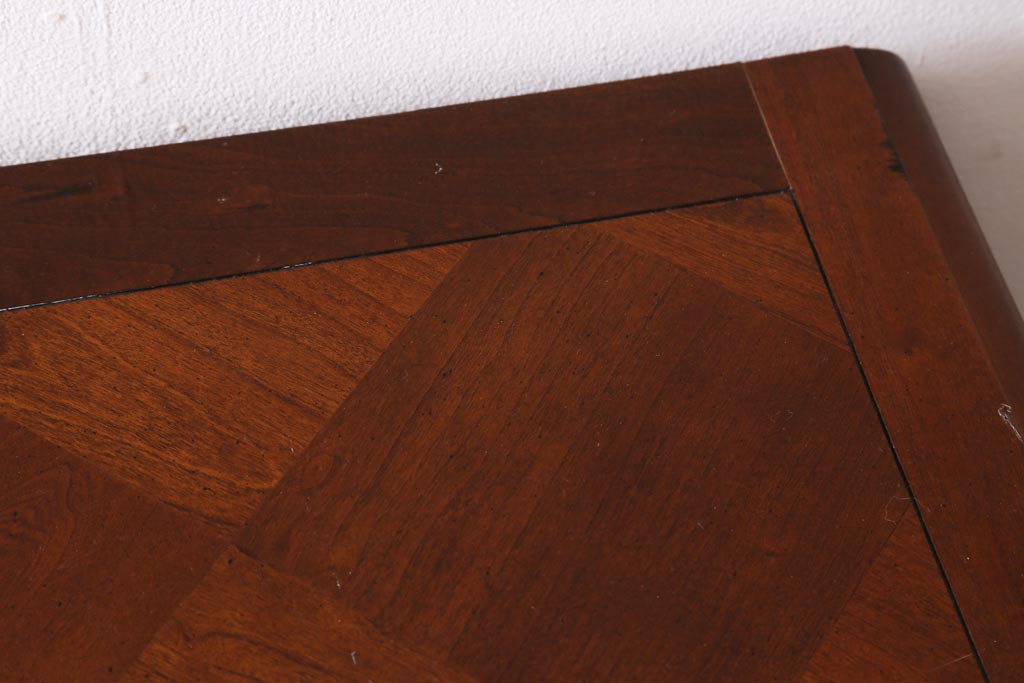 中古　アメリカ製　センチュリー(CENTURY)　クラシカルなデザインが高級感漂うチェスト(ドレッサー、引き出し)(定価約140万円)(R-039012)