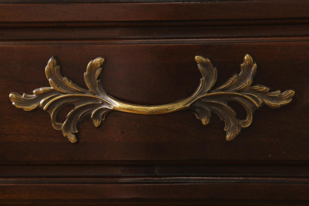 中古　アメリカ製　センチュリー(CENTURY)　クラシカルなデザインが高級感漂うチェスト(ドレッサー、引き出し)(定価約140万円)(R-039012)