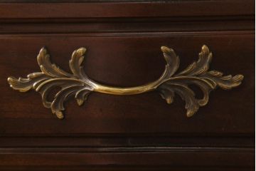 中古　アメリカ製　センチュリー(CENTURY)　クラシカルなデザインが高級感漂うチェスト(ドレッサー、引き出し)(定価約140万円)(R-039012)