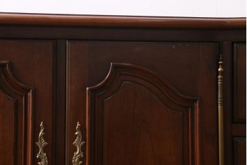 中古　アメリカ製　センチュリー(CENTURY)　クラシカルなデザインが高級感漂うチェスト(ドレッサー、引き出し)(定価約140万円)(R-039012)