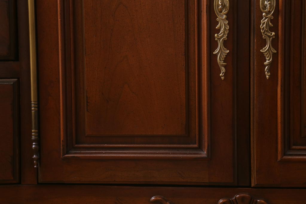 中古　アメリカ製　センチュリー(CENTURY)　クラシカルなデザインが高級感漂うチェスト(ドレッサー、引き出し)(定価約140万円)(R-039012)