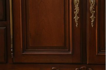 中古　アメリカ製　センチュリー(CENTURY)　クラシカルなデザインが高級感漂うチェスト(ドレッサー、引き出し)(定価約140万円)(R-039012)