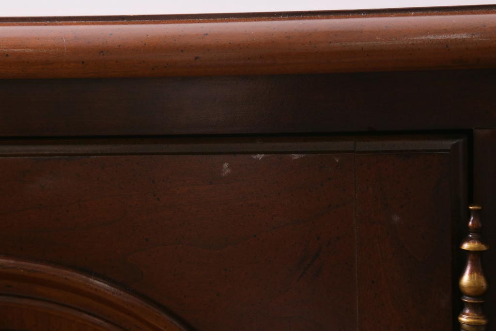 中古　アメリカ製　センチュリー(CENTURY)　クラシカルなデザインが高級感漂うチェスト(ドレッサー、引き出し)(定価約140万円)(R-039012)