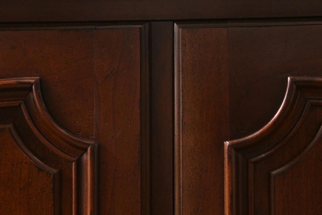 中古　アメリカ製　センチュリー(CENTURY)　クラシカルなデザインが高級感漂うチェスト(ドレッサー、引き出し)(定価約140万円)(R-039012)