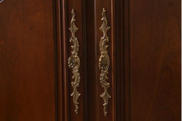 中古　アメリカ製　センチュリー(CENTURY)　クラシカルなデザインが高級感漂うチェスト(ドレッサー、引き出し)(定価約140万円)(R-039012)