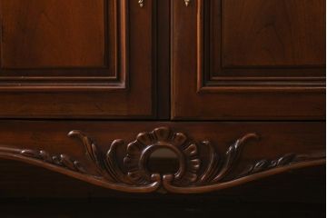 中古　アメリカ製　センチュリー(CENTURY)　クラシカルなデザインが高級感漂うチェスト(ドレッサー、引き出し)(定価約140万円)(R-039012)