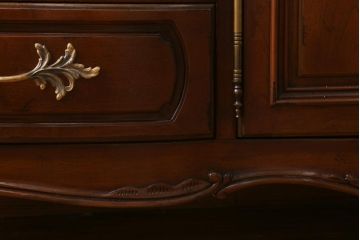 中古　アメリカ製　センチュリー(CENTURY)　クラシカルなデザインが高級感漂うチェスト(ドレッサー、引き出し)(定価約140万円)(R-039012)