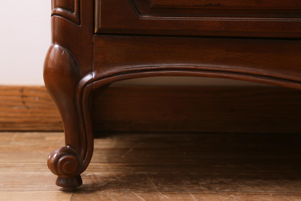 中古　アメリカ製　センチュリー(CENTURY)　クラシカルなデザインが高級感漂うチェスト(ドレッサー、引き出し)(定価約140万円)(R-039012)