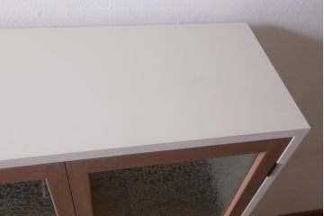 ラフジュ工房オリジナル　古建具リメイク　結霜ガラス入り　淡いピンクのペイントがお洒落な収納棚(キャビネット、ブックケース)(R-039013)