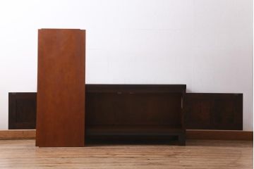 中古　北海道民芸家具　脚付きリメイク　シックな佇まいが魅力的なローボード(テレビ台、収納棚)(R-039014)