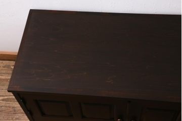 中古　北海道民芸家具　脚付きリメイク　シックな佇まいが魅力的なローボード(テレビ台、収納棚)(R-039014)