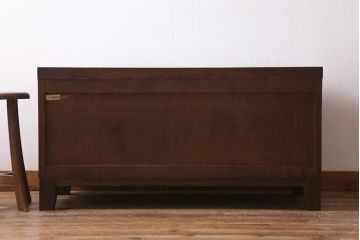 中古　北海道民芸家具　脚付きリメイク　シックな佇まいが魅力的なローボード(テレビ台、収納棚)(R-039014)