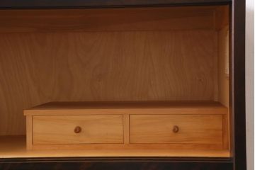 中古　リメイク　北海道民芸家具　洗練された佇まいのサイドボード(収納棚、戸棚)(R-039015)