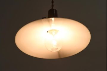 アンティーク照明　戦前　昔懐かしいデザインの平笠シェード(吊り下げ照明、天井照明、ペンダントライト)(R-039031)