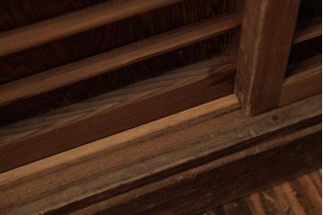 アンティーク家具　大正昭和初期　まだら模様の木目が目を惹く戸棚(収納棚、キャビネット、下駄箱)(R-039034)