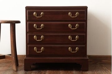 中古　ETHAN ALLEN(イーセンアーレン)　Georgian Court　格調高いクラシカルな雰囲気のチェスト(ナイトチェスト、引き出し)(R-039040)