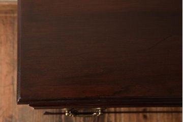 中古　ETHAN ALLEN(イーセンアーレン)　Georgian Court　格調高いクラシカルな雰囲気のチェスト(ナイトチェスト、引き出し)(R-039040)