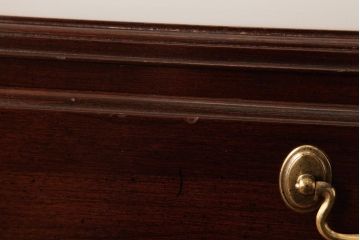 中古　ETHAN ALLEN(イーセンアーレン)　Georgian Court　格調高いクラシカルな雰囲気のチェスト(ナイトチェスト、引き出し)(R-039040)