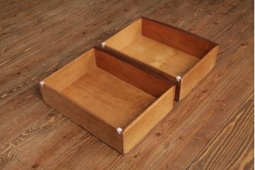 中古　アメリカ製　センチュリー社(CENTURY)　クラシカルなデザインのライティングチェスト(ナイトテーブル、サイドチェスト)(定価約48万円)(R-039041)