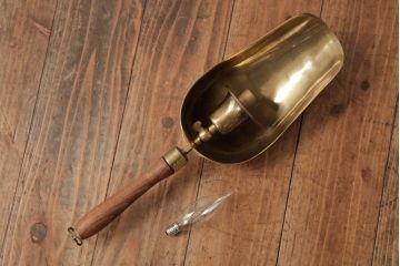 アンティーク照明　フランスアンティーク　真鍮製　センスの良さが光るスコップ型のウォールランプ(壁掛け照明)(R-039043)