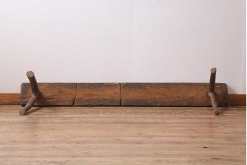 中古　民芸家具　切り出した木そのままの風合いが魅力のベンチ(長椅子、板座チェア、飾り台)(R-039045)