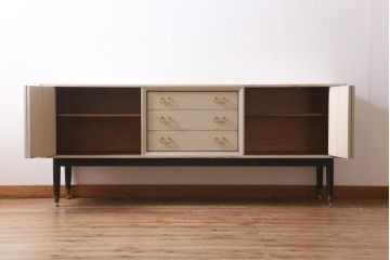 ヴィンテージ家具　北欧ビンテージ　G-PLAN　BBシリーズ　シャビーシックなペイントサイドボード(リビングボード)(R-039050)