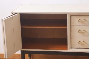 ヴィンテージ家具　北欧ビンテージ　G-PLAN　BBシリーズ　シャビーシックなペイントサイドボード(リビングボード)(R-039050)