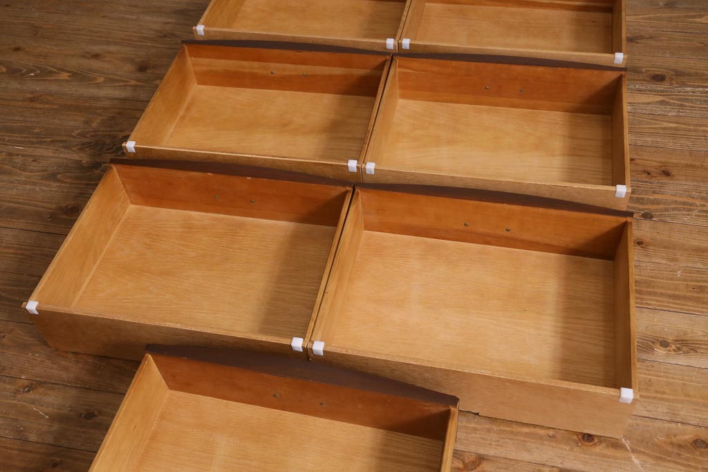 中古　アメリカ製　センチュリー(CENTURY)　クラシカルなデザインの縦型チェスト(サイドチェスト、引き出し)(定価約105万円)(R-039051)